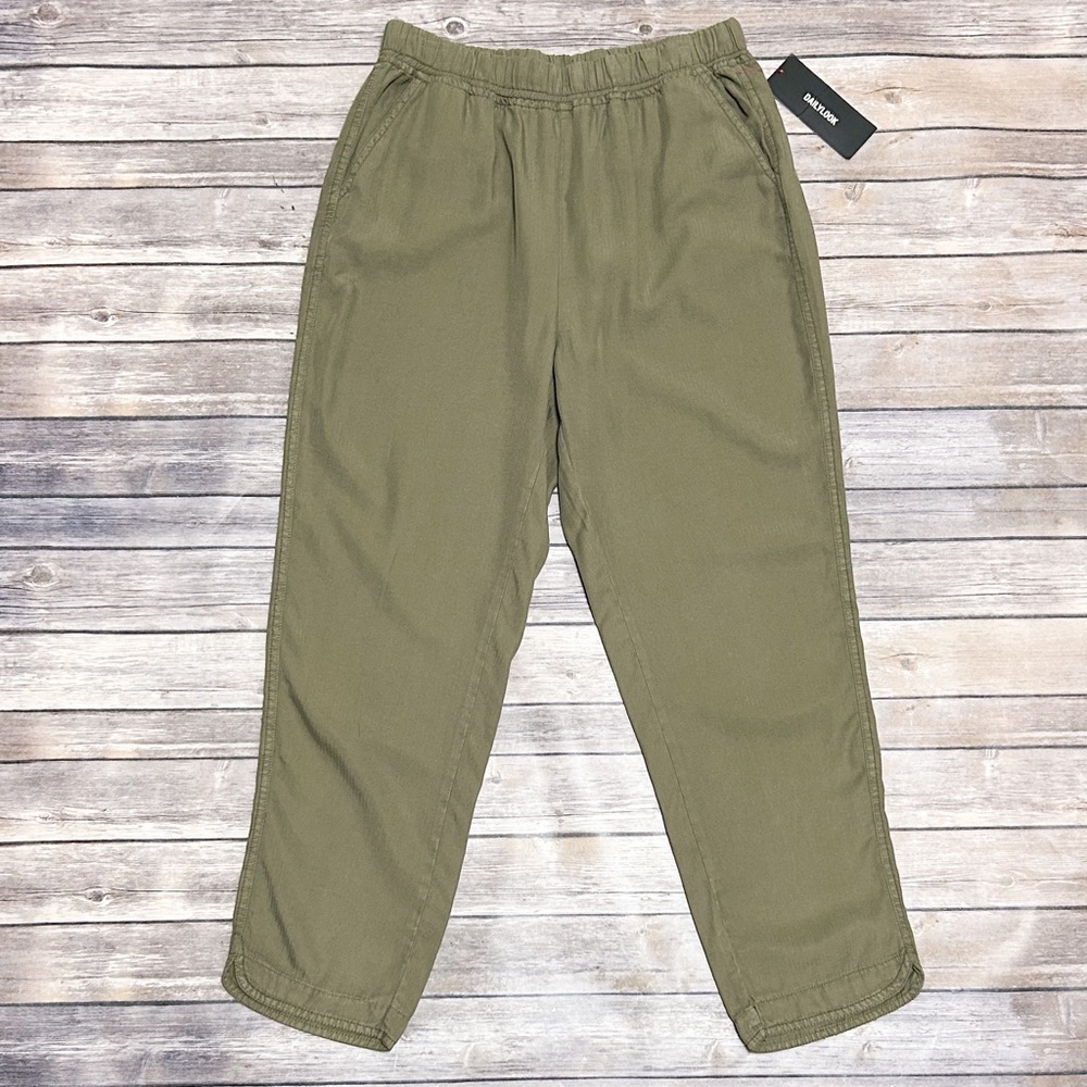 Thread Supply Deep Moss Green Pull On Ankle Length Herringbone Tapered Pants NWT - Picture 2 of 10